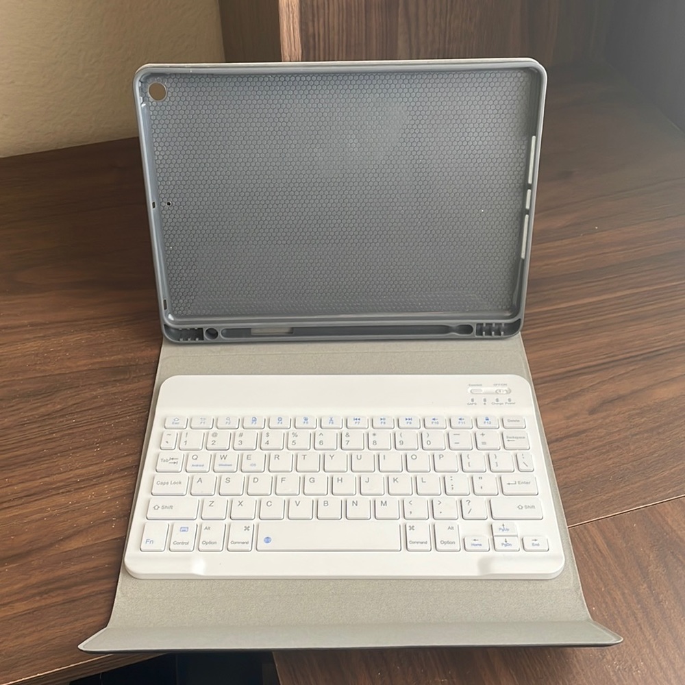 Bluetooth, Magnetic keyboard iPad case